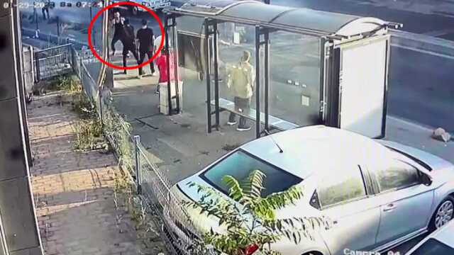 Polis memuru, vatandaşlara bıçak sallayan magandayı böyle vurdu! O anlar kamerada