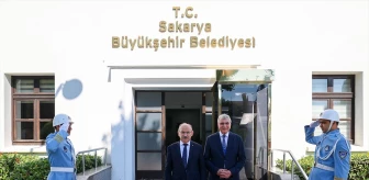 Sakarya Valisi Yaşar Karadeniz, Büyükşehir Belediye Başkanı Ekrem Yüce'yi ziyaret etti
