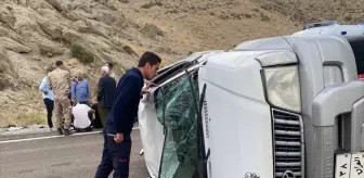 Van'da cip devrildi: 2'si ağır 4 yaralı
