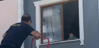 Yalova'da İtfaiye Ekipleri 3 Yaşındaki Çocuğu Kurtardı