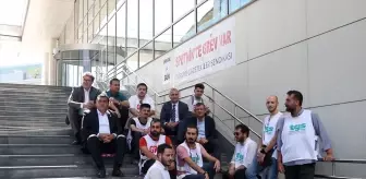 CHP Grup Başkanı Özel, grev yapan Sputnik çalışanlarını ziyaret etti