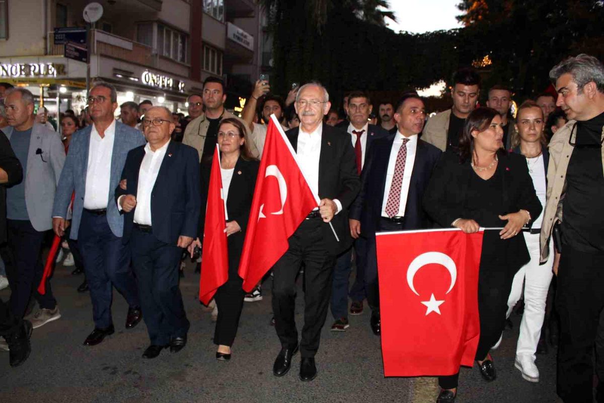 Kılıçdaroğlu, Aydın'da Zafer Yürüyüşü'ne katıldı