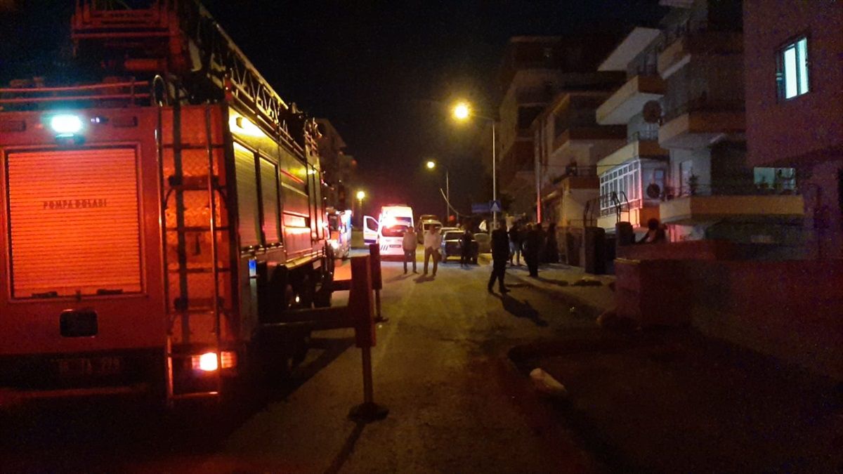 Çorum'da Gürültü Yapan Kişi Eşyalarını Yakıp Polise Direndi