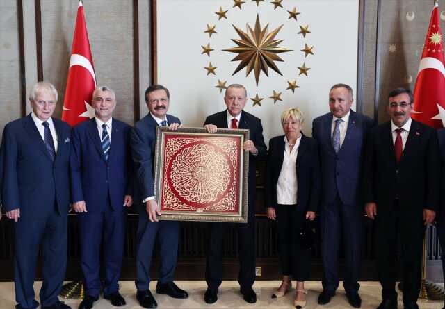 Cumhurbaşkanı Erdoğan TOBB Başkanı Hisarcıklıoğlu ve beraberindekileri kabul etti Açıklaması
