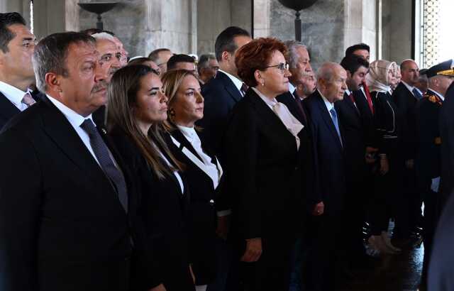 Devlet erkanı Ata'nın huzurunda! Anıtkabir Özel defterini imzalayan Erdoğan'dan 'Çalışmaya devam' mesajı Devlet erkanı Ata'nın huzurunda! Anıtkabir Özel defterini imzalayan Erdoğan'dan 'Çalışmaya devam' mesajı