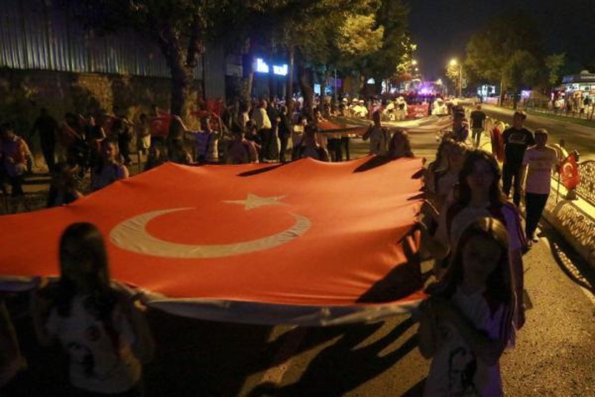 Isparta'da 30 Ağustos Zafer Bayramı'nda fener alayı düzenledi