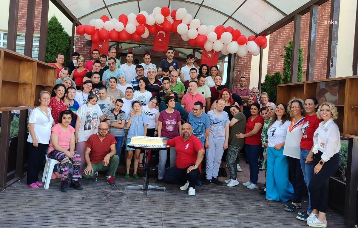 Eskişehir Büyükşehir Belediyesi Zihinsel Engelli Gündüz Yaşam Merkezi'nde 30 Ağustos Zafer Bayramı Kutlaması