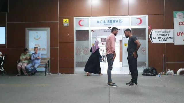 Evinde oturan 15 yaşındaki genç kız, maganda kurşunuyla başından vurulup ağır yaralandı Evinde oturan 15 yaşındaki genç kız, maganda kurşunuyla başından vurulup ağır yaralandı