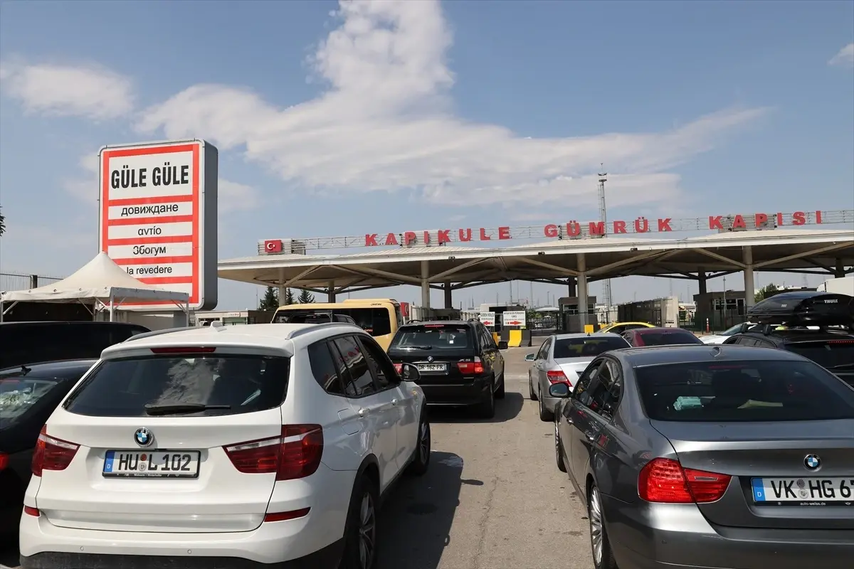 Gurbetçiler Kapıkule'de Hızlı İşlem Yapıyor