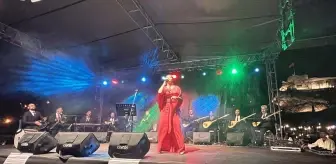 Kars'ta Zafer Bayramı kutlamalarında Sivas Devlet Türk Halk Müziği korosu konser verdi