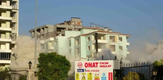 Malatya'da deprem sonrası yıkım işlemleri devam ediyor