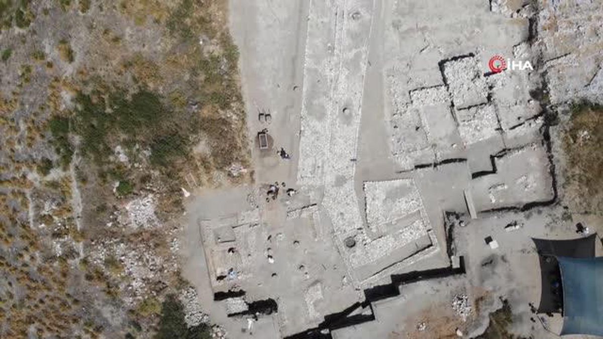 Oluz Höyük'te 2 binden fazla bulundu: Anadolu'nun en büyük boya bezemeli çanak, çömlek koleksiyonu