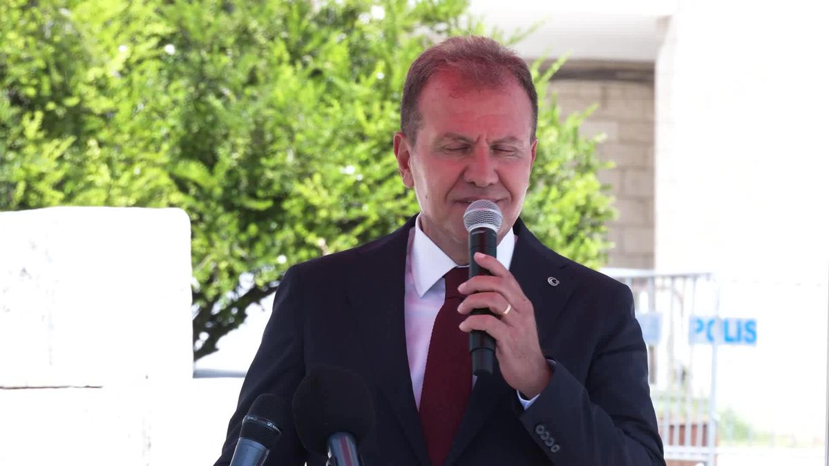 Vahap Seçer: 'Bizim Geldiğimiz Gelenek Umutsuzluğu Bilmez, Yenilgiyi Hiç Kabul Etmez'