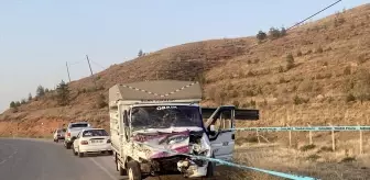 Aksaray'da Hafif Ticari Araç ile Kamyonetin Çarpışması Sonucu 1 Kişi Hayatını Kaybetti
