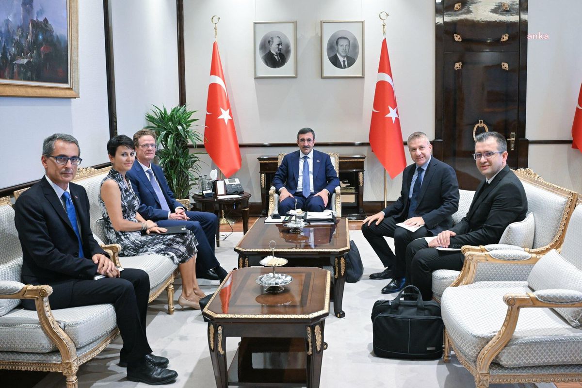 Cumhurbaşkanı Yardımcısı Cevdet Yılmaz, AB Türkiye Delegasyonu Başkanı ve Heyetini Kabul Etti