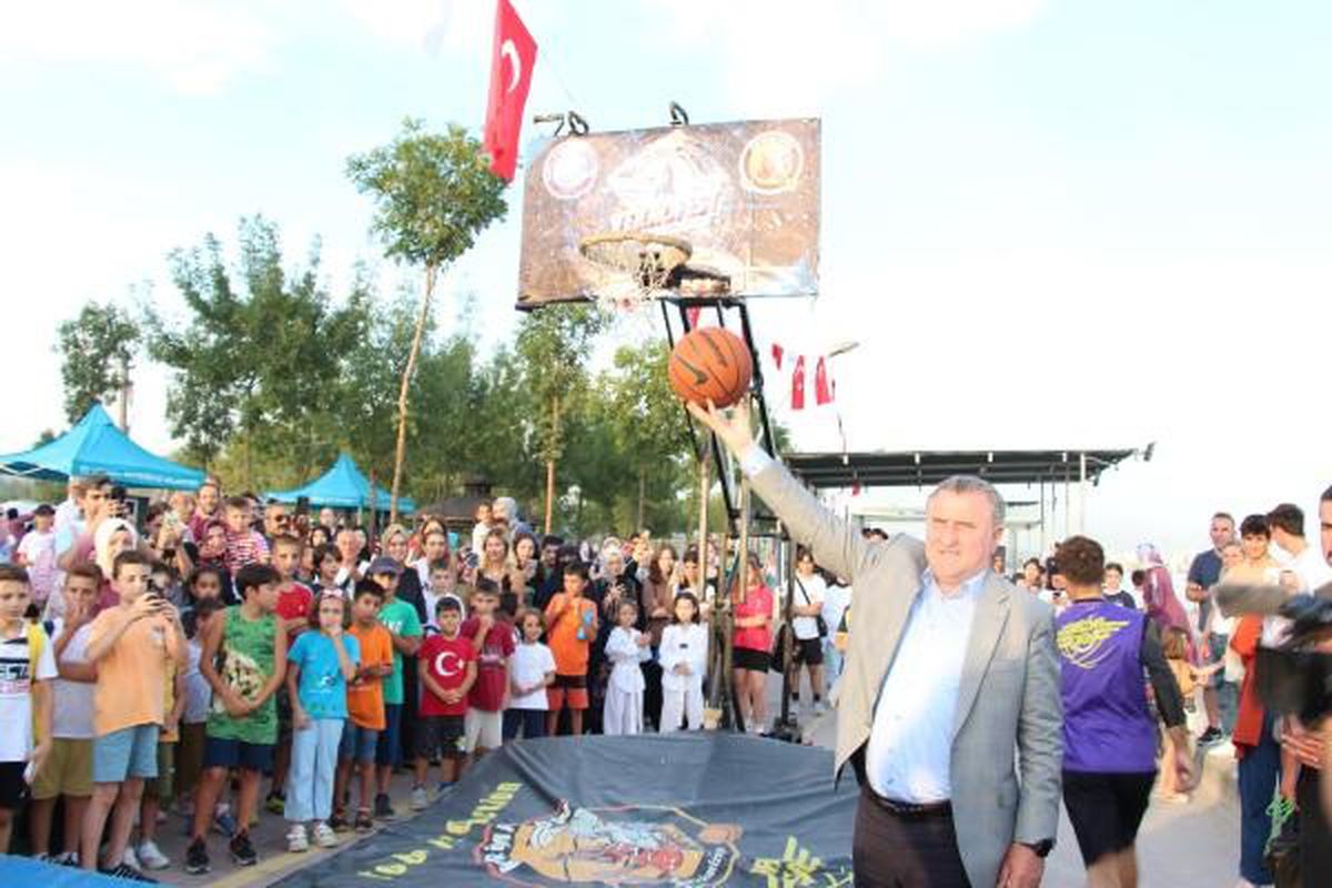 GENÇLİK VE SPOR BAKANI BAK HER ALANDA GÜÇLÜ BİR GENÇLİK GELİYOR