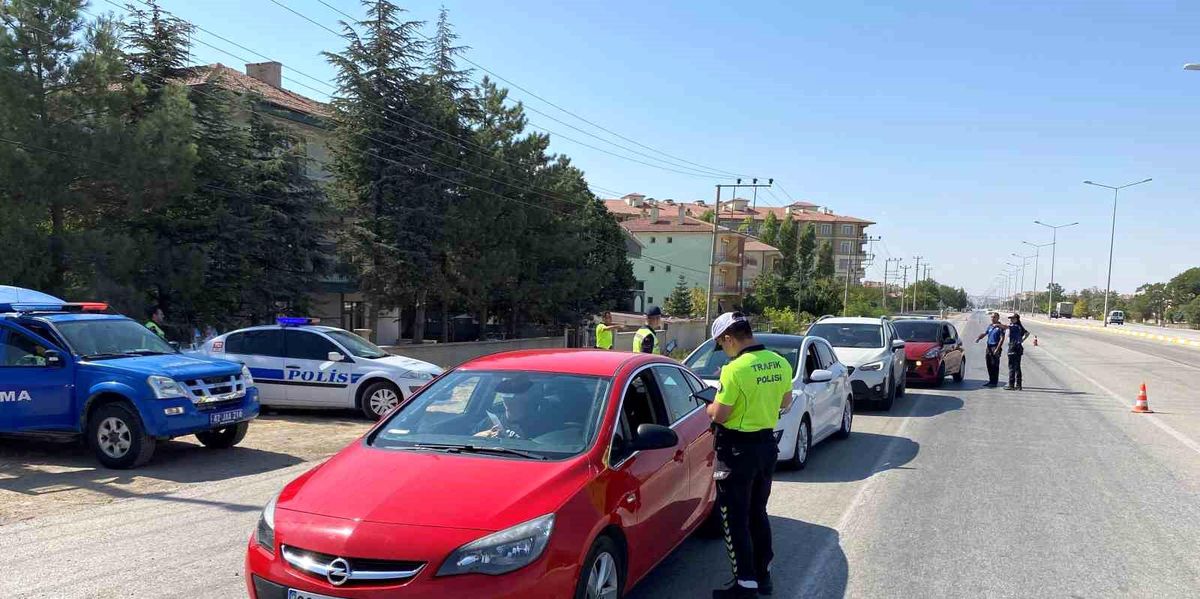 Kulu'da Jandarma ve Polis Ekipleri Denetimlerini Sürdürüyor
