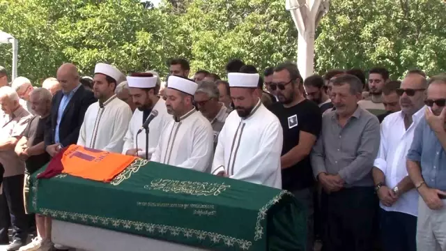 Usta oyuncu Ünal Silver, son yolculuğuna uğurlandı Usta oyuncu Ünal Silver, son yolculuğuna uğurlandı