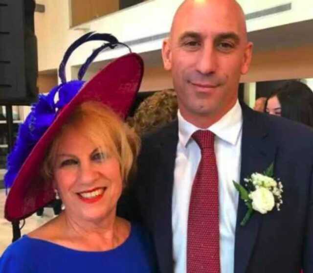 Rubiales'e destek vermek için açlık grevine başlayan annesi, hastaneye kaldırıldı