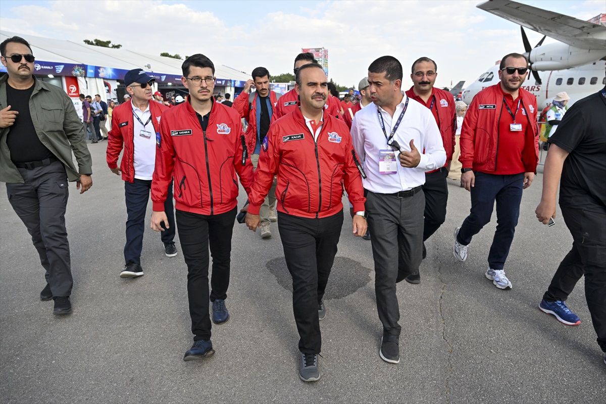 Sanayi ve Teknoloji Bakanı Mehmet Fatih Kacır, TEKNOFEST'e 2. gününde de muazzam bir ilgi olduğunu belirtti