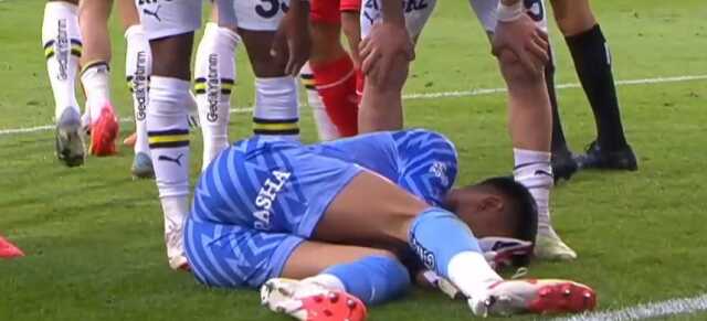 Yürekler ağza geldi! Twente'nin oyuncusundan İrfan Can Eğribayat'a çok sert hareket