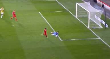 Yürekler ağza geldi! Twente'nin oyuncusundan İrfan Can Eğribayat'a çok sert hareket