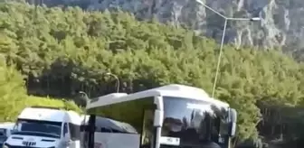 Antalya'da 12 aracın karıştığı zincirleme trafik kazası