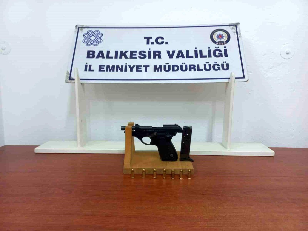 Balıkesir'de yapılan operasyonda 14 şahıs gözaltına alındı