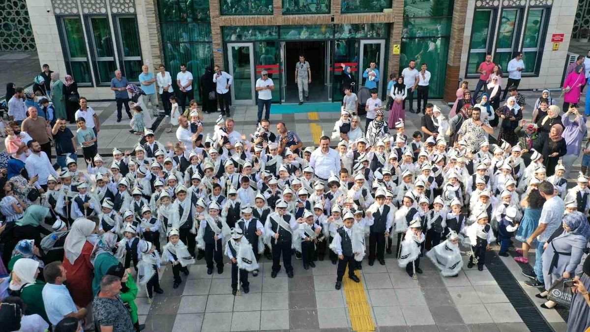 Başiskele Belediyesi Sünnet Şöleni'nde 300 Çocuk Sünnet Oldu
