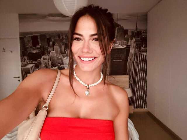 Demet Özdemir'in büyük başarısı! Venedik Film Festivali'nde 'Uluslararası En İyi Oyuncu' ödülüne layık görüldü Demet Özdemir'in büyük başarısı! Venedik Film Festivali'nde 'Uluslararası En İyi Oyuncu' ödülüne layık görüldü