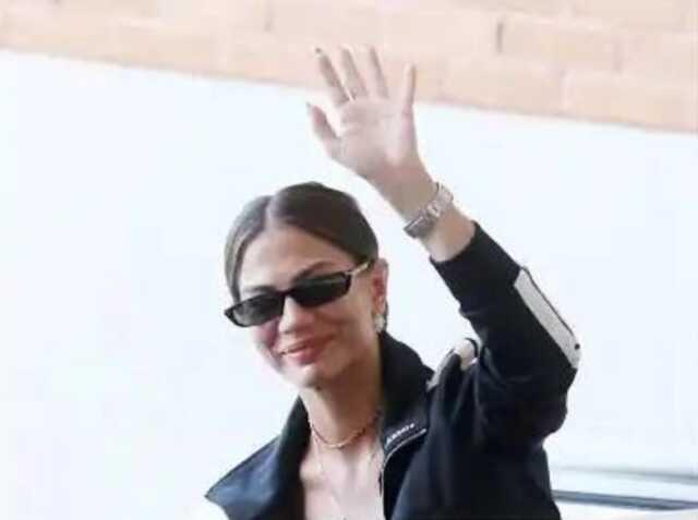 Demet Özdemir'in büyük başarısı! Venedik Film Festivali'nde 'Uluslararası En İyi Oyuncu' ödülüne layık görüldü Demet Özdemir'in büyük başarısı! Venedik Film Festivali'nde 'Uluslararası En İyi Oyuncu' ödülüne layık görüldü