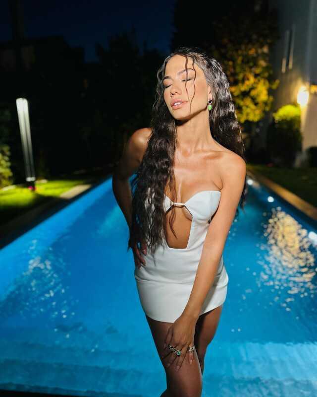 Demet Özdemir'in büyük başarısı! Venedik Film Festivali'nde 'Uluslararası En İyi Oyuncu' ödülüne layık görüldü Demet Özdemir'in büyük başarısı! Venedik Film Festivali'nde 'Uluslararası En İyi Oyuncu' ödülüne layık görüldü