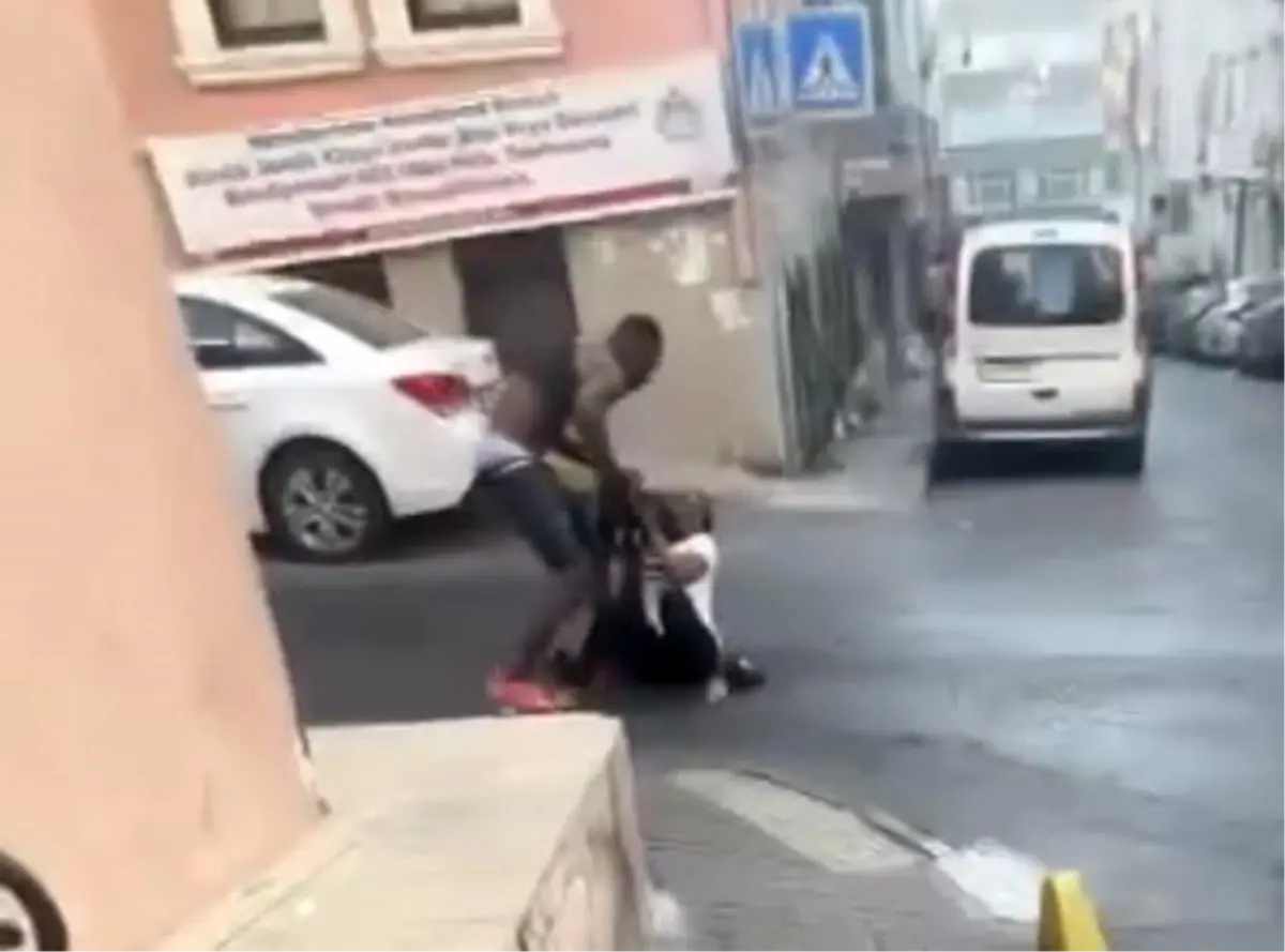 İstanbul Fatih'te Teknede Sopalı Kavga ve Yumruklu Saldırı