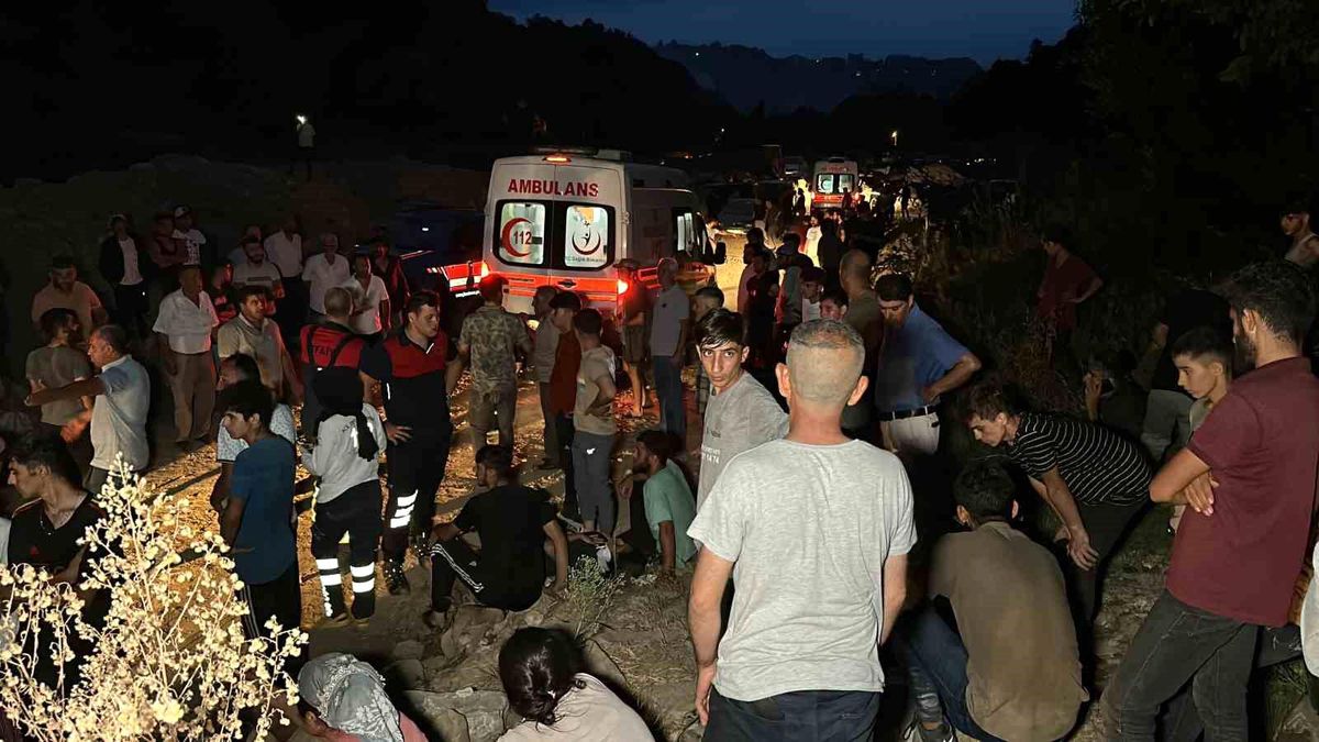 Düzce'de Fındık İşçilerini Taşıyan Traktör Römorku Şarampole Yuvarlandı