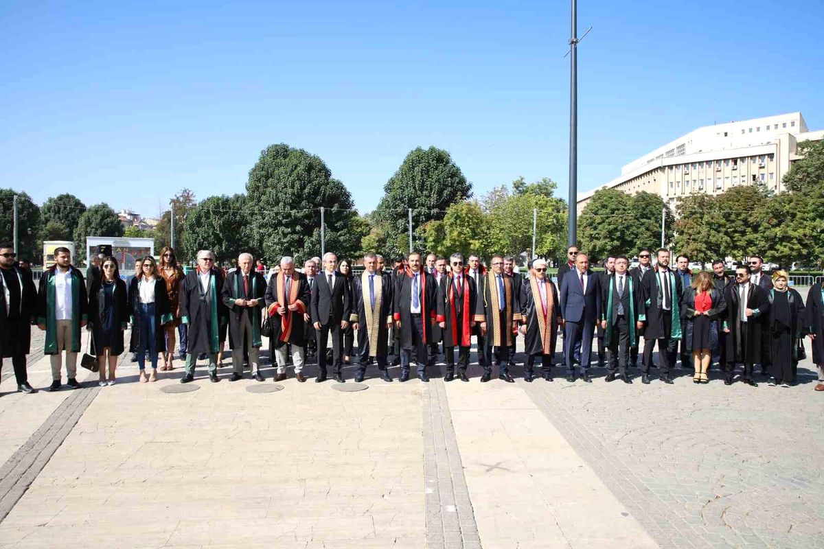 Gaziantep'te 2023-2024 adli yıl açılışı törenle gerçekleştirildi