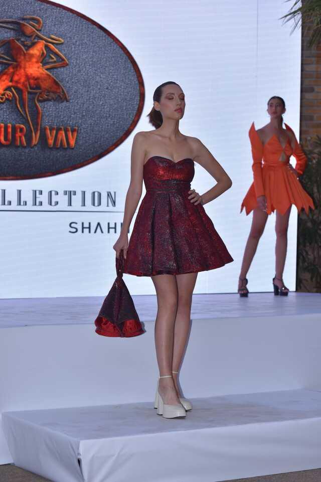 GLAMOUR VAV DEFİLESİN'DE YILDIZLAR GEÇİDİ GLAMOUR VAV DEFİLESİN'DE YILDIZLAR GEÇİDİ