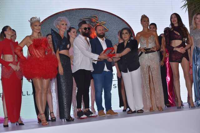 GLAMOUR VAV DEFİLESİN'DE YILDIZLAR GEÇİDİ GLAMOUR VAV DEFİLESİN'DE YILDIZLAR GEÇİDİ