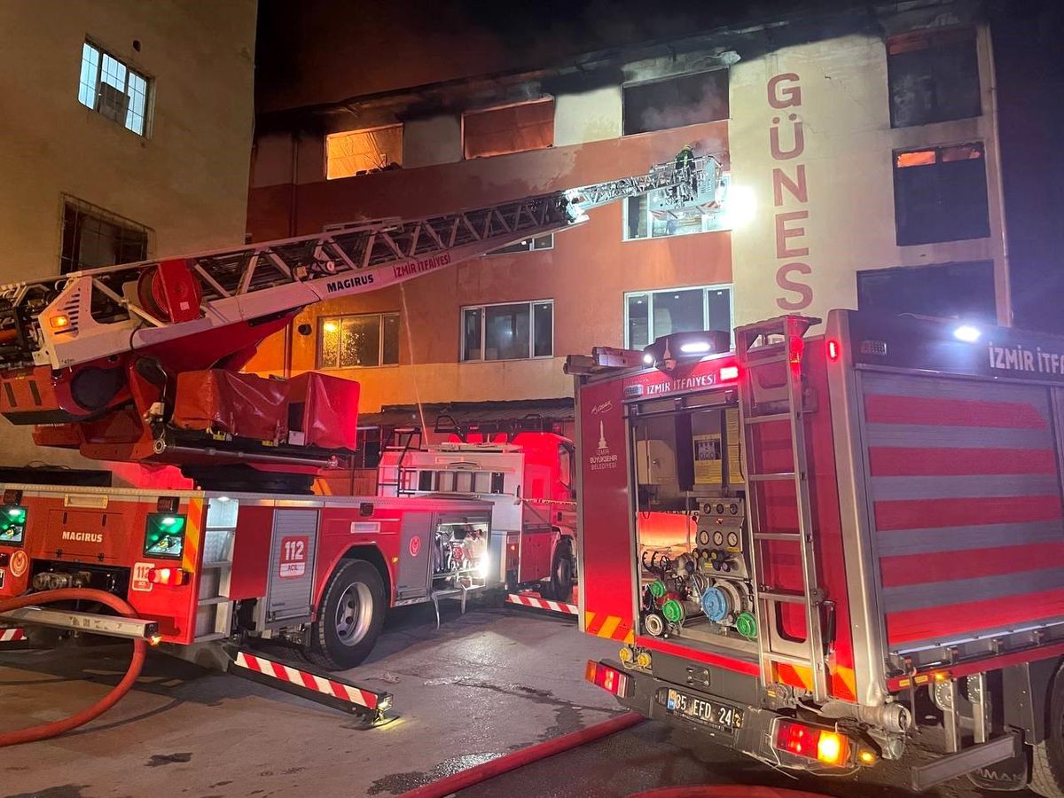 İzmir Bornova'da Ayakkabı Atölyesinde Yangın Çıktı