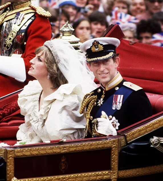 Prenses Diana'nın oğlu Harry doğduğunda babası Charles'in yaşadığı hayal kırıklığı hakkında konuştuğu ses kaydı ilk defa yayınlandı Prenses Diana'nın oğlu Harry doğduğunda babası Charles'in yaşadığı hayal kırıklığı hakkında konuştuğu ses kaydı ilk defa yayınlandı