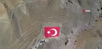 Şarkışla'da Muhsin Yazıcıoğlu anısına dev Türk bayrağı yapıldı