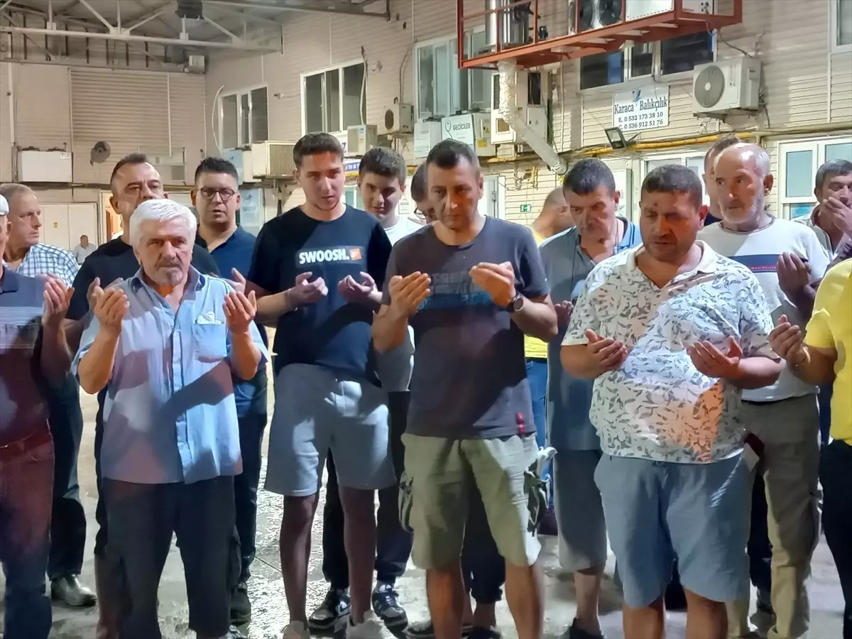 Sezonu dualarla açan Bandırmalı balıkçılar hamsi ve sardalya avladı