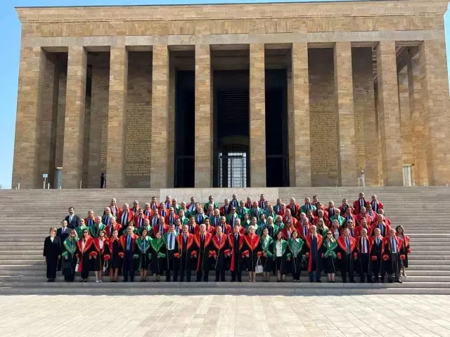 Yargıtay Başkanı Mehmet Akarca Anıtkabir'i ziyaret etti Yargıtay Başkanı Mehmet Akarca Anıtkabir'i ziyaret etti