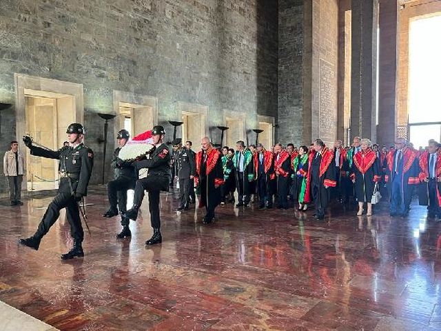 Yargıtay Başkanı Mehmet Akarca Anıtkabir'i ziyaret etti