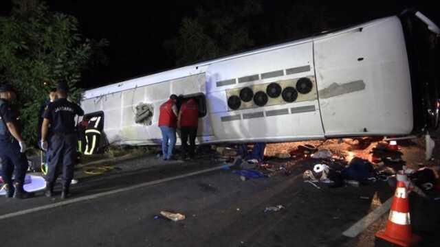 6 kişinin hayatını kaybettiği kazada otobüse çarpan tırın şoförü konuştu 6 kişinin hayatını kaybettiği kazada otobüse çarpan tırın şoförü konuştu