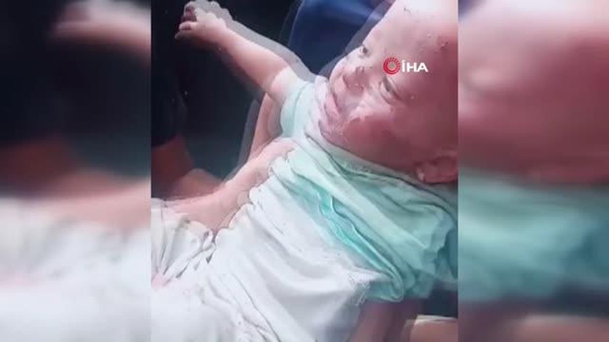 Cezayir'de gaz sızıntısından kaynaklanan patlamada 9 aylık bebeğin kurtuluşu
