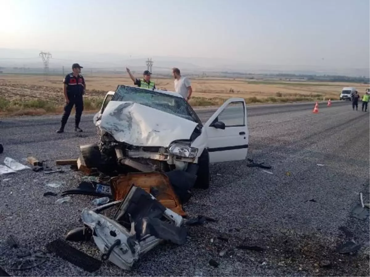 Çorum'da Otomobil Kazası: 2 Ölü, 5 Yaralı