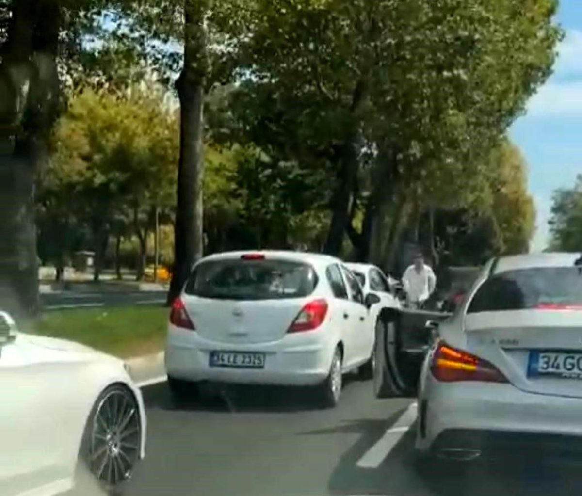 İstanbul'da düğün konvoyu trafiği yavaşlattı, vatandaş darp edildi