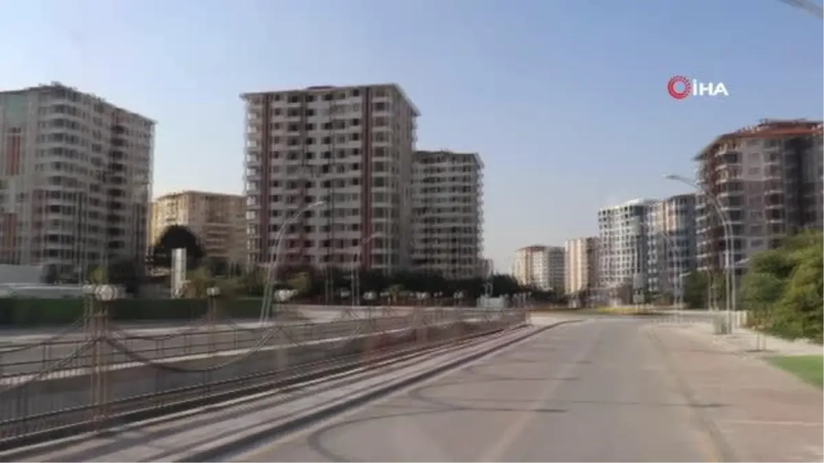 Malatya'da ağır hasarlı binalar patlayıcı ile yıkılıyor