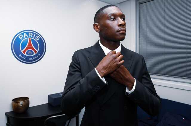 Paris Saint-Germain, 90 milyon euro bedelle Muani'yi renklerine bağladı Paris Saint-Germain, 90 milyon euro bedelle Muani'yi renklerine bağladı