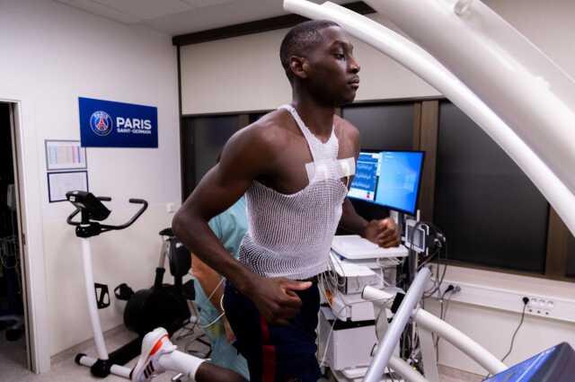 Paris Saint-Germain, 90 milyon euro bedelle Muani'yi renklerine bağladı Paris Saint-Germain, 90 milyon euro bedelle Muani'yi renklerine bağladı